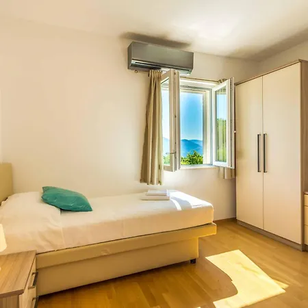 Vila Hillside Nest *