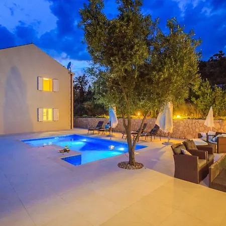Vila Hillside Nest *