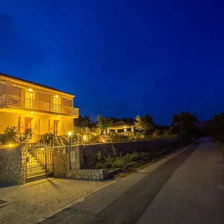 Hillside Nest Vila *